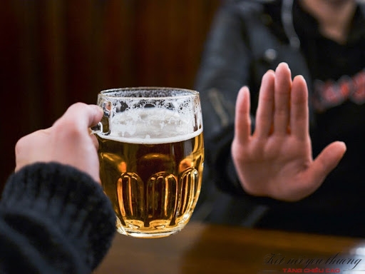 Không uống rượu bia để tránh làm rối loạn trao đổi chất