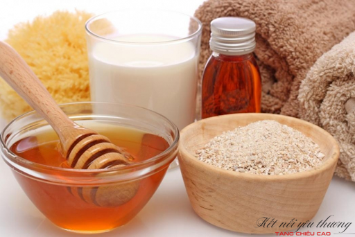 Sữa tươi, mật ong là những nguyên liệu thường kết hợp với bột đậu đỏ