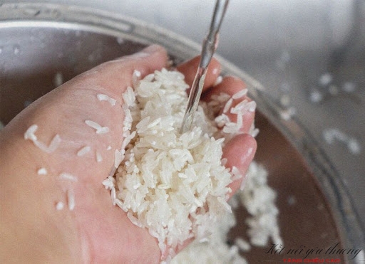 Sử dụng và bảo quản nước vo gạo đúng cách 